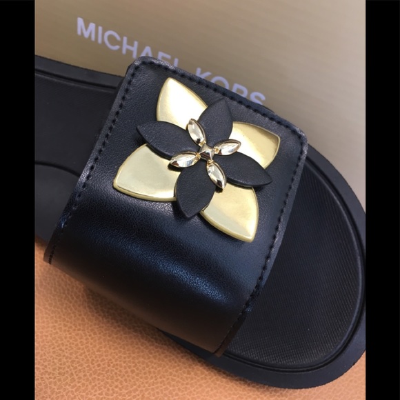 🖤Michael Kors Gold 🌺 Flip Flops 🖤 - Picture 3 of 11